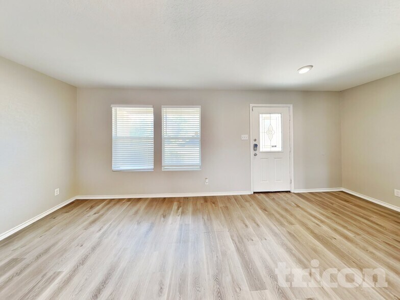 Building Photo - 7923 Horse Hollow