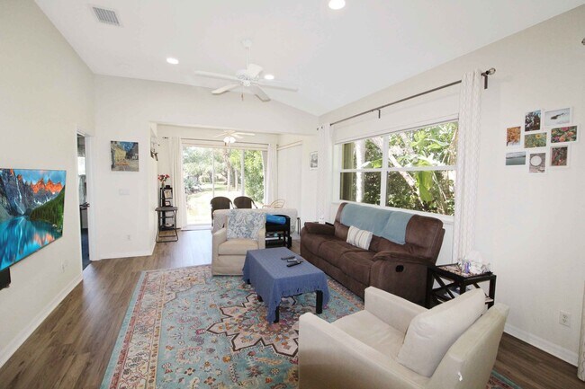 Building Photo - Vista Del Lago Seasonal Villa for Rent