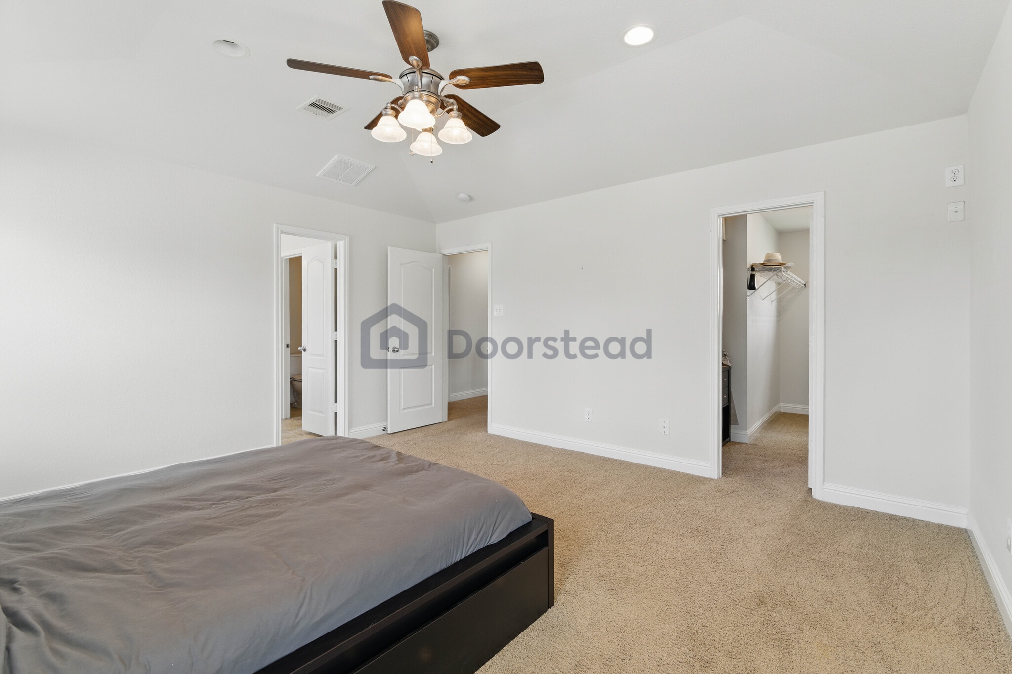 Building Photo - 16030 Summerville Lake Dr