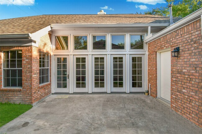 Building Photo - 1506 Forest Home Dr