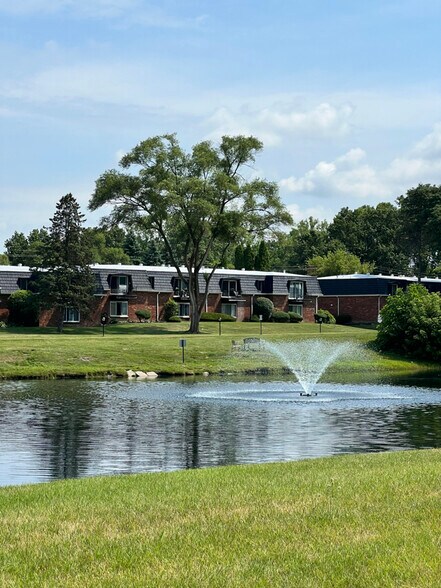 Building Photo - 1836 Colonial Village Way