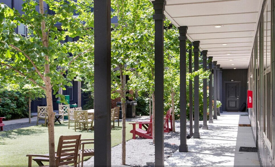 Building Photo - 111 E 4th St