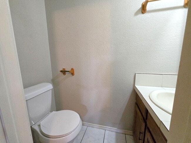 Building Photo - COZY 2BD/1.5BTH/1GAR home in Harlingen at an affordable price!