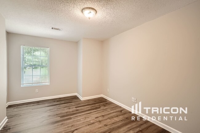 Building Photo - 210 Signet Ct