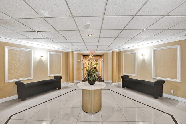 Building Photo - 3800 N Hills Dr