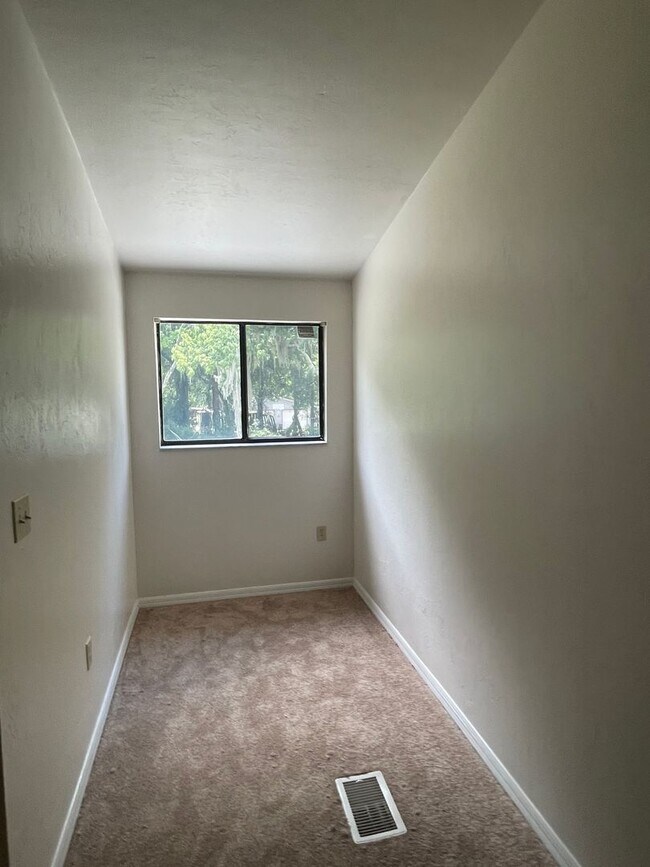 Building Photo - 2-bedroom, 2-bathroom townhouse in Las Pampas