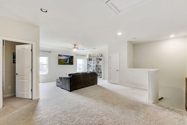 Building Photo - 5601 Fremont Dr