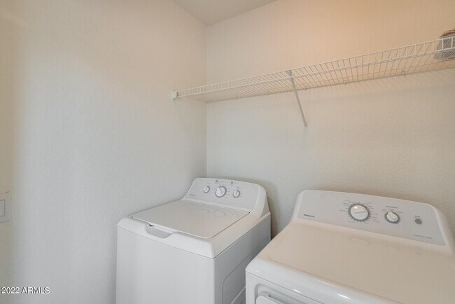 Building Photo - 8337 W Hughes Dr