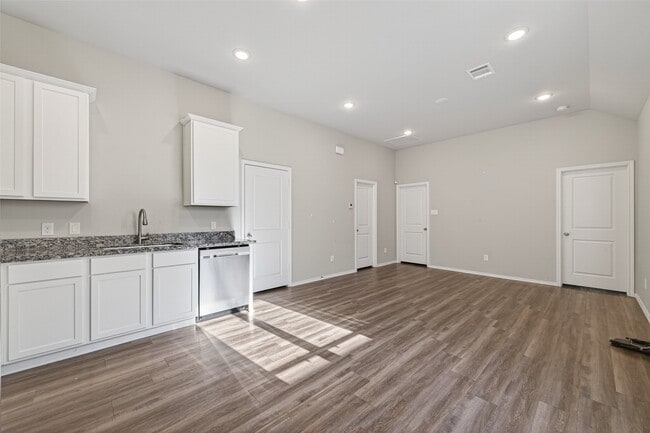 Building Photo - 12004 Canal St