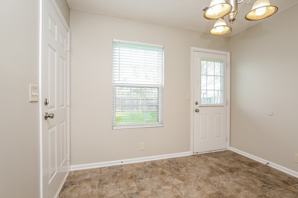 Building Photo - 1440 Westview Dr