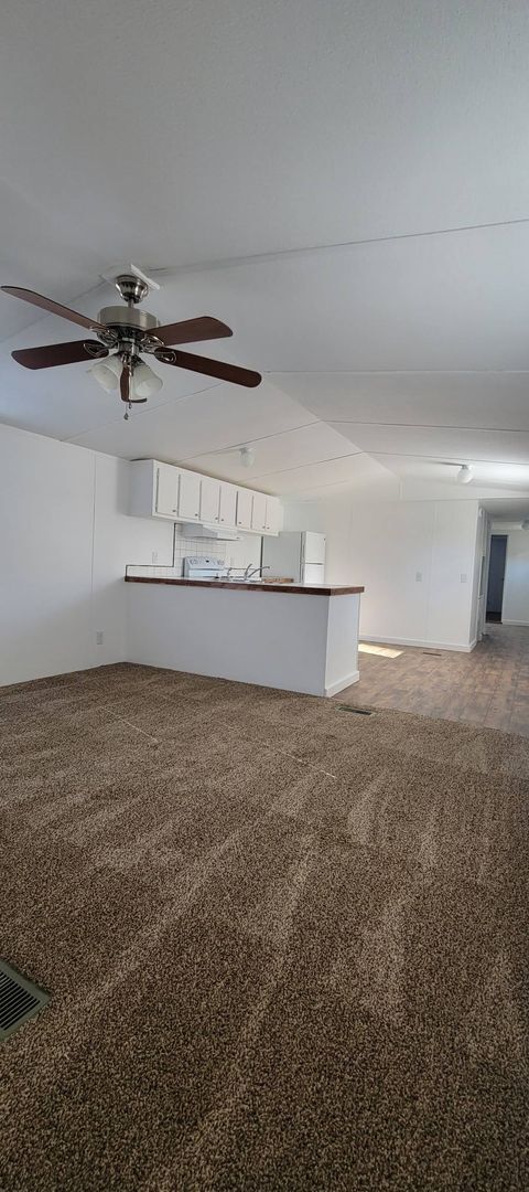 Building Photo - Ready to Move in