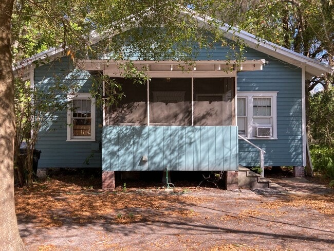 Building Photo - Spacious 2 Bedroom House Close to Campus!!