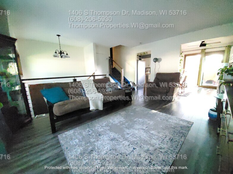 Building Photo - 1406 S Thompson Dr