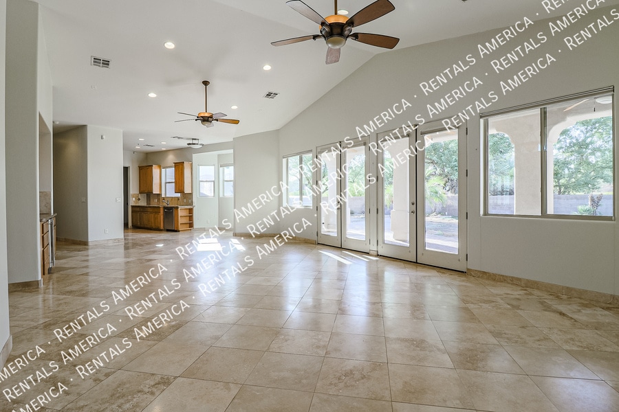 Building Photo - 14136 E Gloria Ln