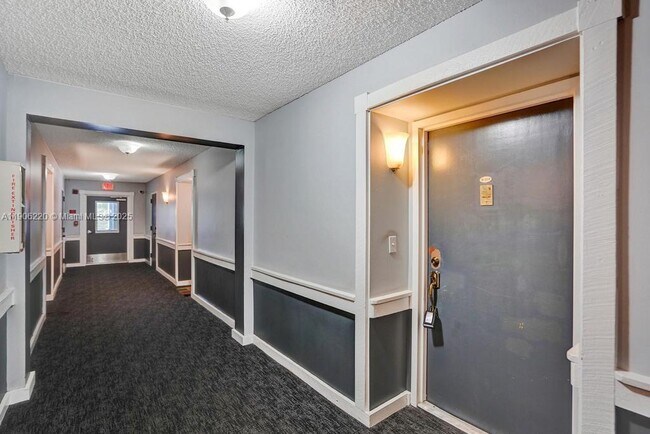 Building Photo - 3101 Oakland Shores Dr