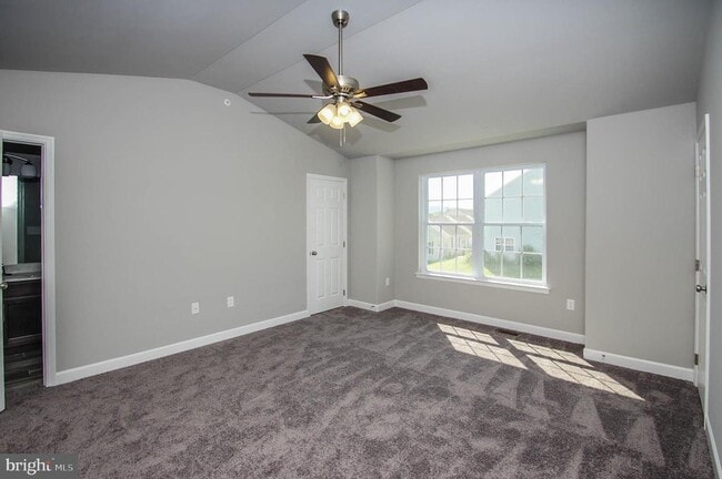 Building Photo - 515 Elm St