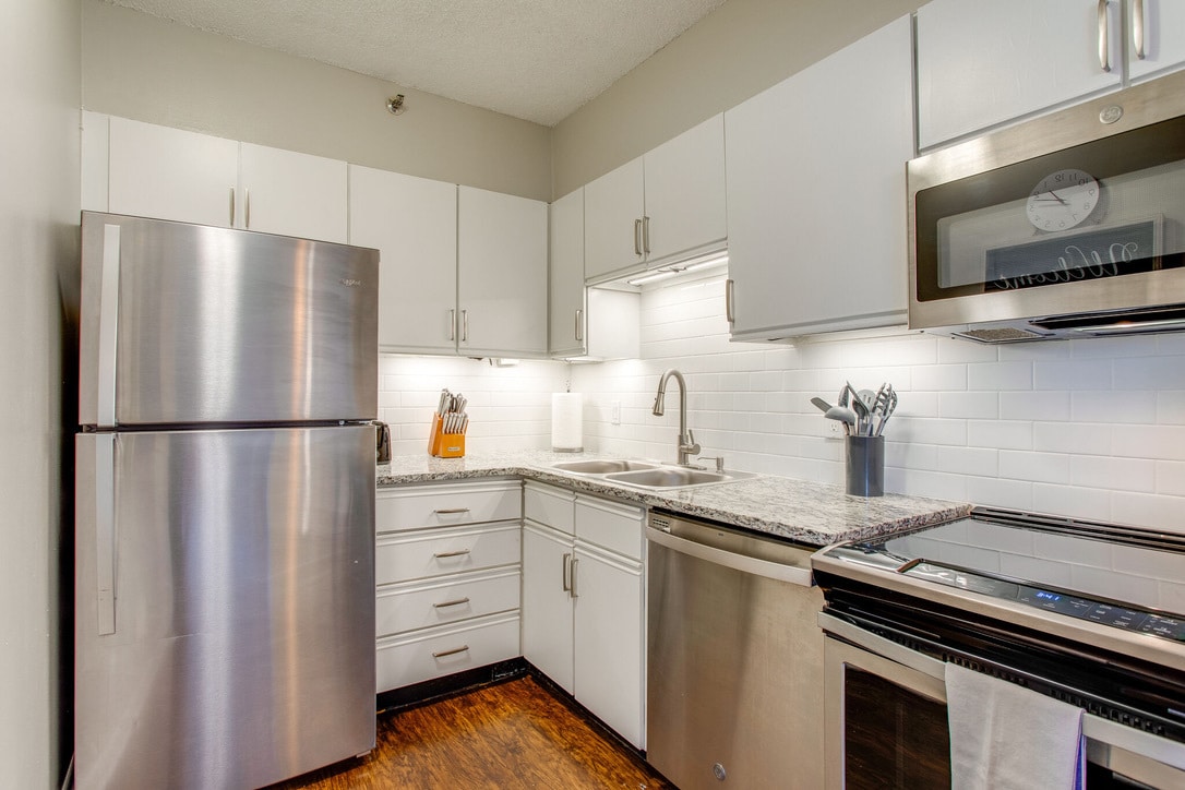 Building Photo - 900 19th Ave S