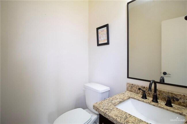 Building Photo - 16 E Imperial Oaks Dr