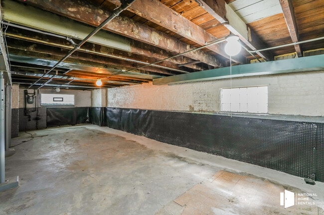 Building Photo - 9211 S Throop St