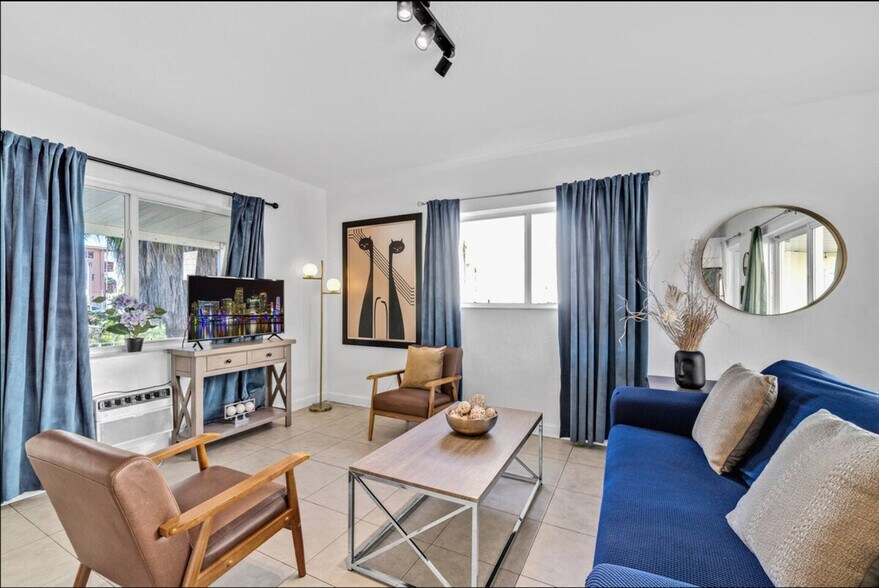 Building Photo - 1023 NW 23rd Ave