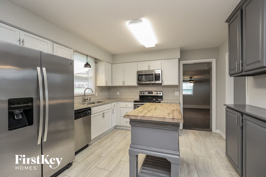 Building Photo - 159 Wessington Pl