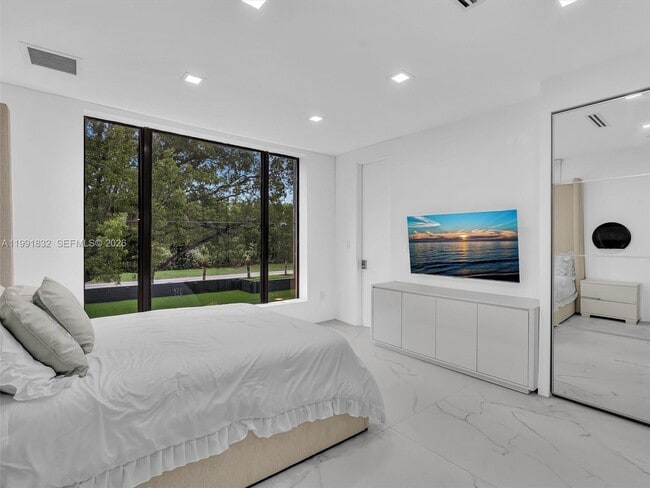 Building Photo - 3010 Alton Rd