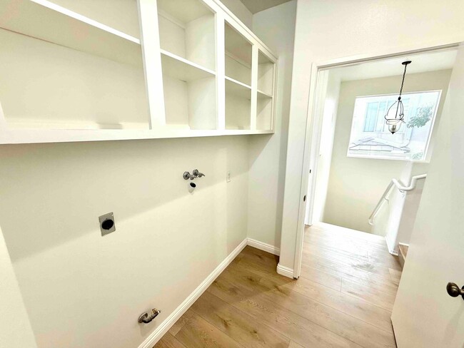 Building Photo - Gated Community - Updated Harbor City Townhouse - 3 bed / 2.5 bath