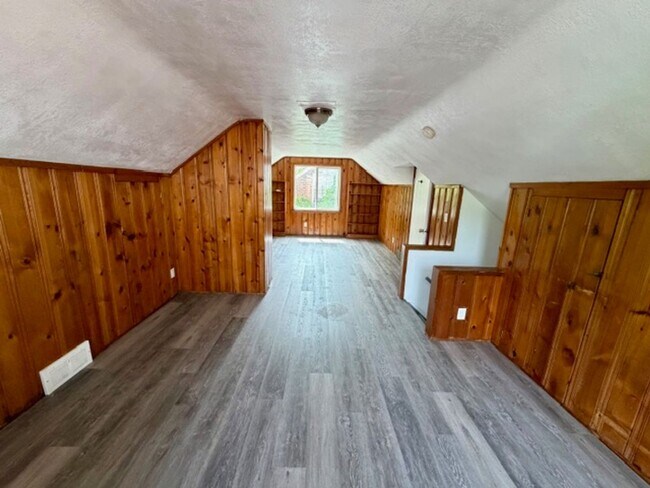 Building Photo - Beautiful 3 Bedroom 1 Bath Home For Lease