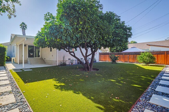 Building Photo - Amazing 4-bedroom + 3-bathroom house in Ma...