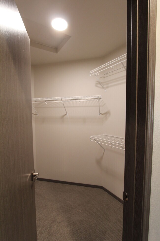 Building Photo - 1011 Greenfield Dr