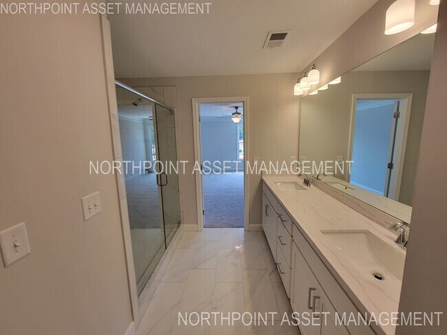 Building Photo - Gorgeous Luxury Townhome for Rent in Kenne...