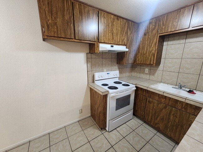 Building Photo - Cozy 1 Bedroom Apartment