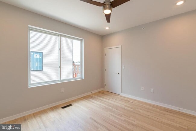 Building Photo - 1351 S Myrtlewood St