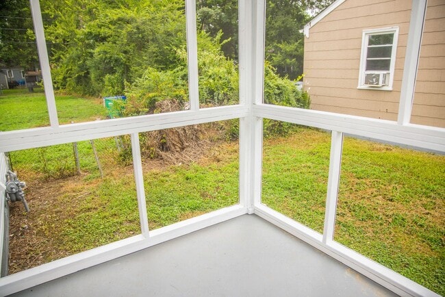 Building Photo - Newly Renovated 1/2 Off 1st Month!