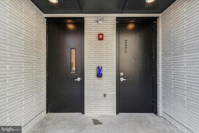 Building Photo - 225 N 12th St