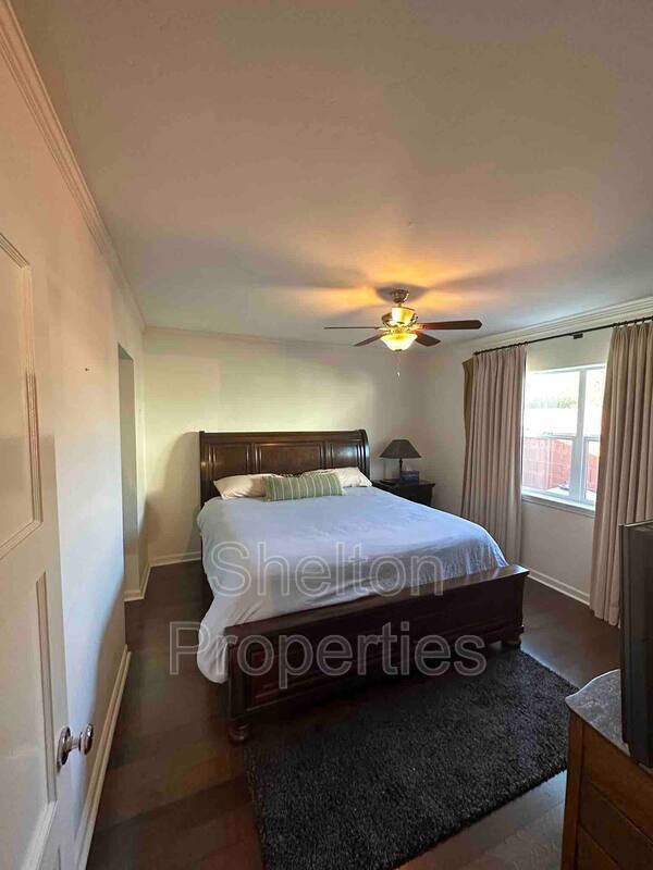 Building Photo - 2026 N Laurel Ave