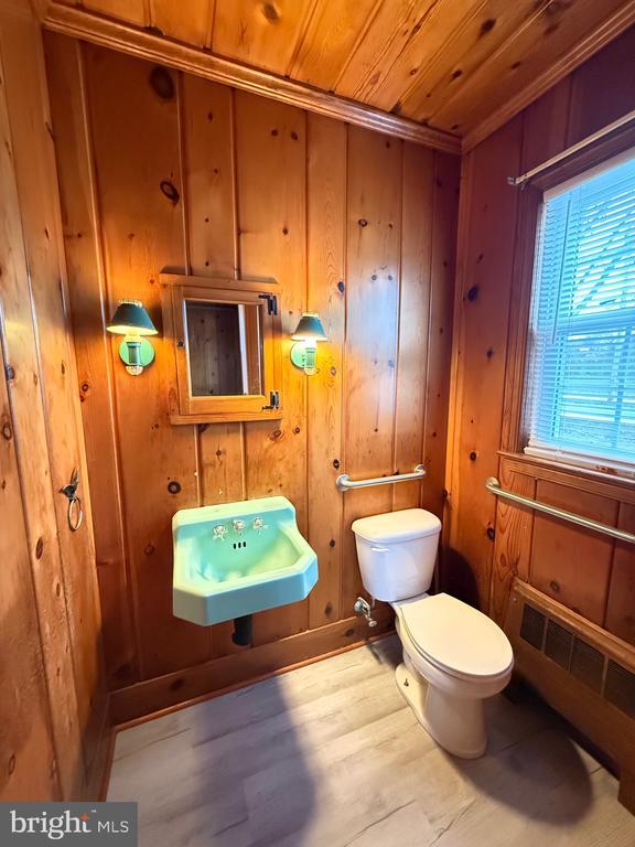 Building Photo - 118 St Marys Ave