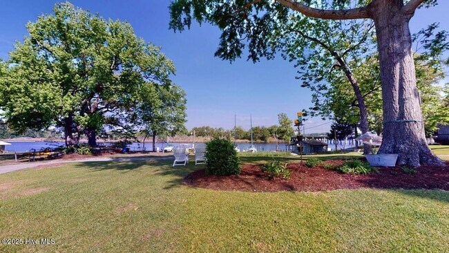 Building Photo - The Heart of Downtown