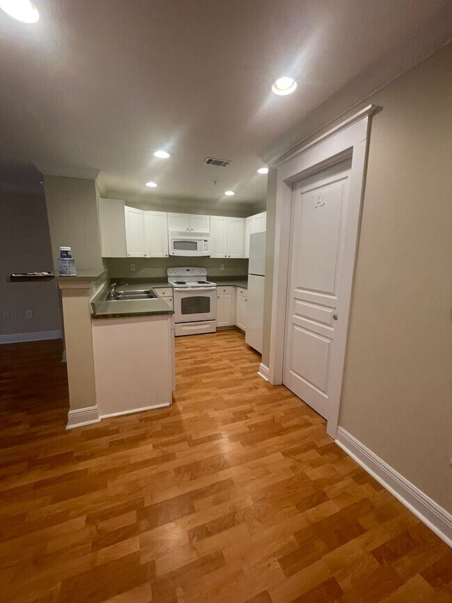 Building Photo - 17-1727 BBCH