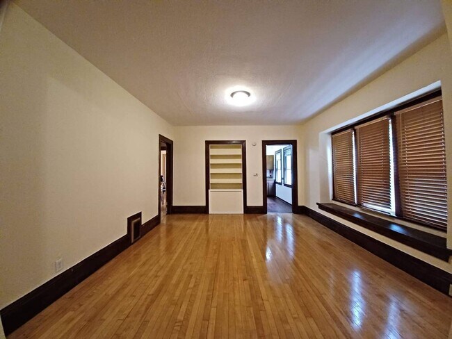 Building Photo - 1259 N Main St