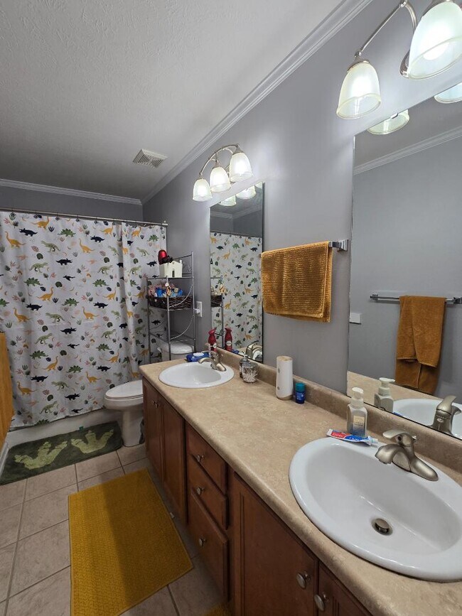 Building Photo - 441 Corsegan Rd