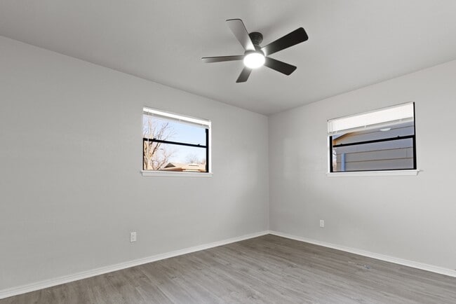 Building Photo - 1304 Pinewood Ct