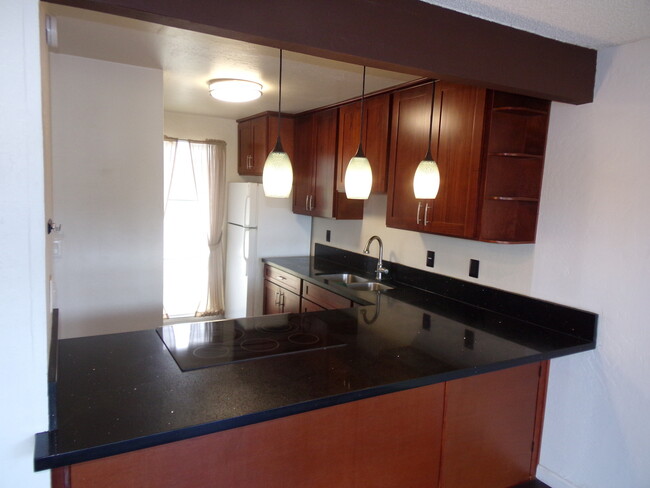 Building Photo - PALEHUA GARDENS - Upgraded 3 Bedroom Townhome