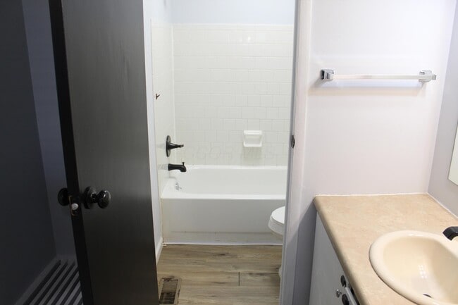 Building Photo - 1823 Worthington Run Dr