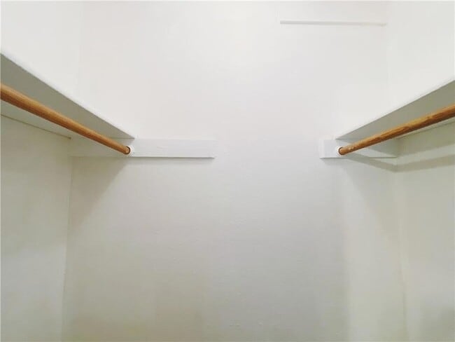 Building Photo - 9906 Hundred Oaks Cir