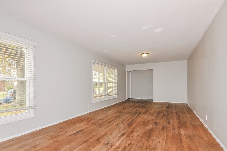 Building Photo - 13 Cricket Ct