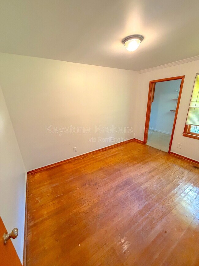 Building Photo - 2525 Tredway Dr
