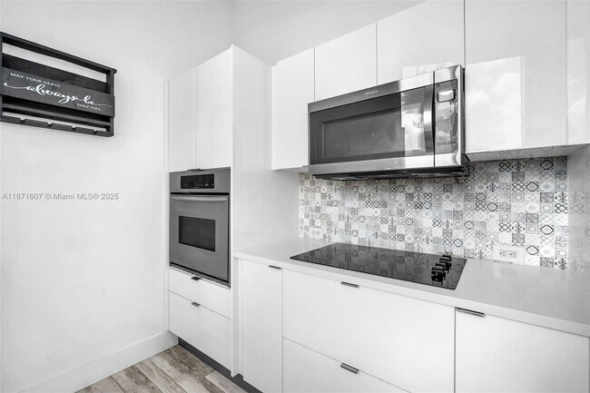 Building Photo - 3029 NE 188th St
