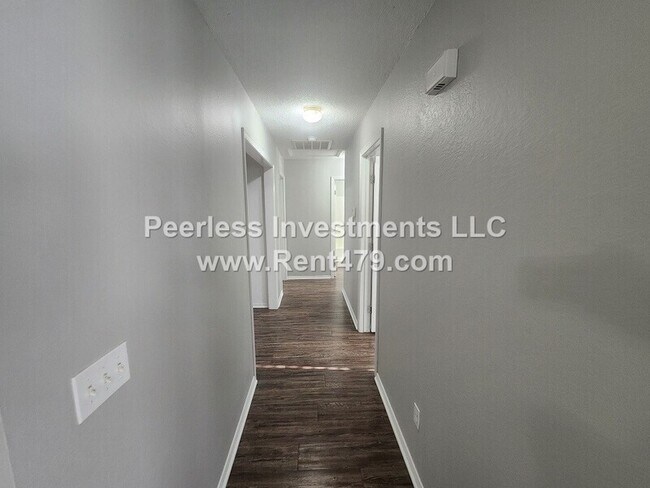 Building Photo - 511 4th Ave SW