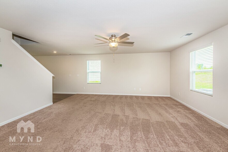 Building Photo - 279 Royal Mdw Dr